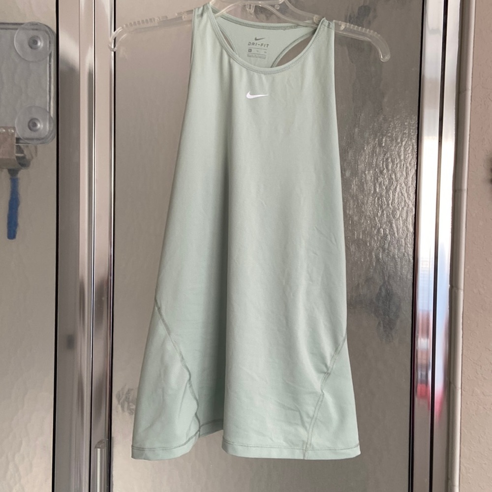Women’s Nike tank size XL